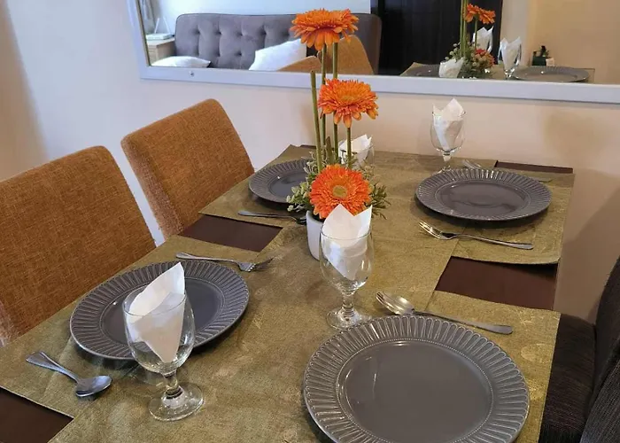 Unit Near Bay, Us Embassy & Iconic Tourist Spots 3* マニラ市